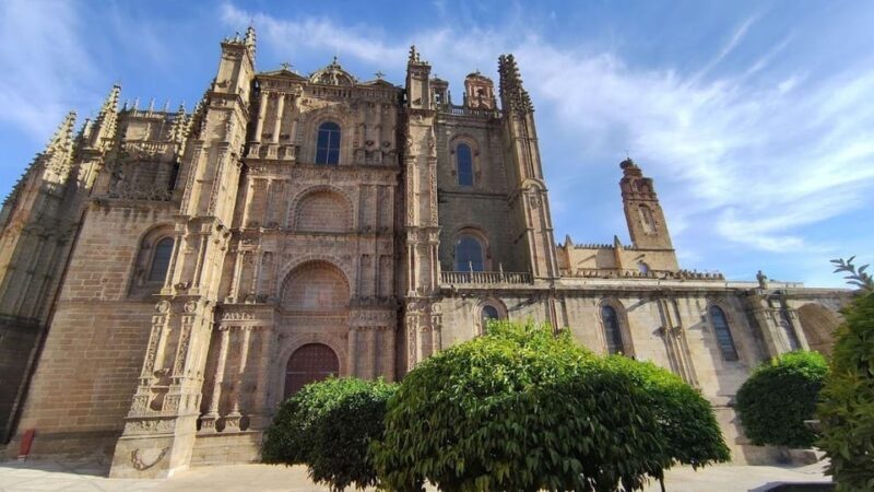 Plasencia: Cathedral Visit and City Highlights Guided Tour - Practical Details and Tips