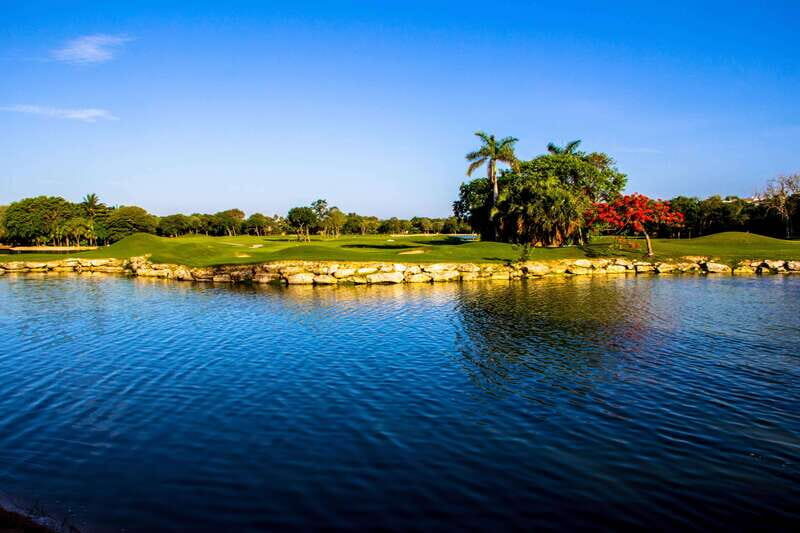 Play Hard Rock Golf Course W/Clubs - The Course and Its Location