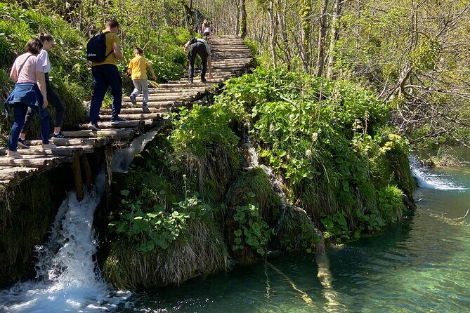 Plitvice private tour driver + guide up to 8 ppl from Zadar - FAQs