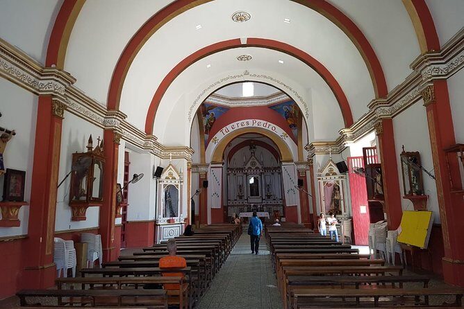 Pochutla Market, authentic day. HT - Key Points