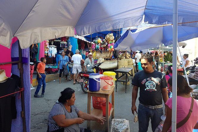 Pochutla Market, authentic day. HT - FAQ