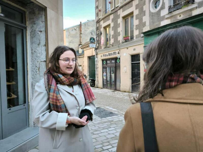 Poitiers: Eleanor's Treasure Hunt  Guided City Tour - FAQ