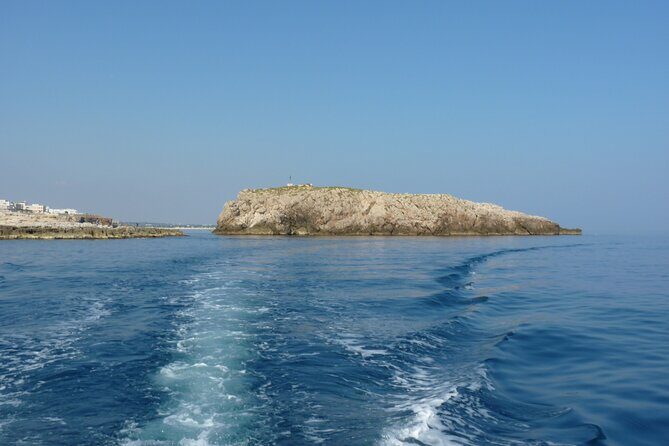 Polignano a Mare boat tour emotions, caves, diving and appetizers - A Closer Look at the Polignano a Mare Boat Tour