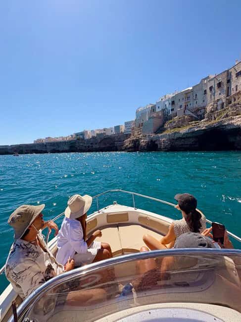 Polignano: group boat Tour between caves prosecco and snacks - Key Points