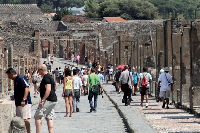 Pompeii and Mt. Vesuvius Full Day Tour with Italian Lunch - The Value of the Included Extras