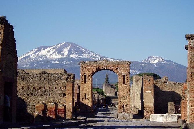 Pompeii and Naples From Rome: Private Full-Day Tour with Lunch - Discovering Pompeii and Naples: A Full-Day Private Tour from Rome