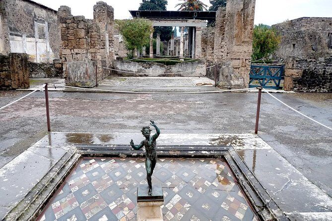 Pompeii Express Guided Tour by Train from Sorrento - FAQ