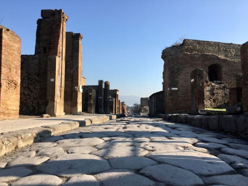 Pompeii: Guided Tour with Archaeologist with max. 12 People - The Authentic Experience