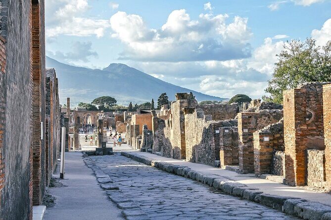 Pompeii Private & Personalized Tour with archeology expert guide - Frequently Asked Questions