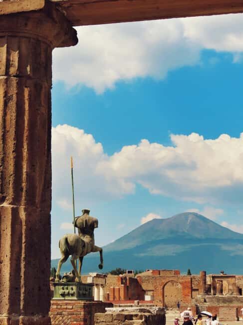 Pompeii: Skip-the-Line Entry Ticket WITH TOUR GUIDE AND TRANSPORTATION - Who Should Consider This Tour?