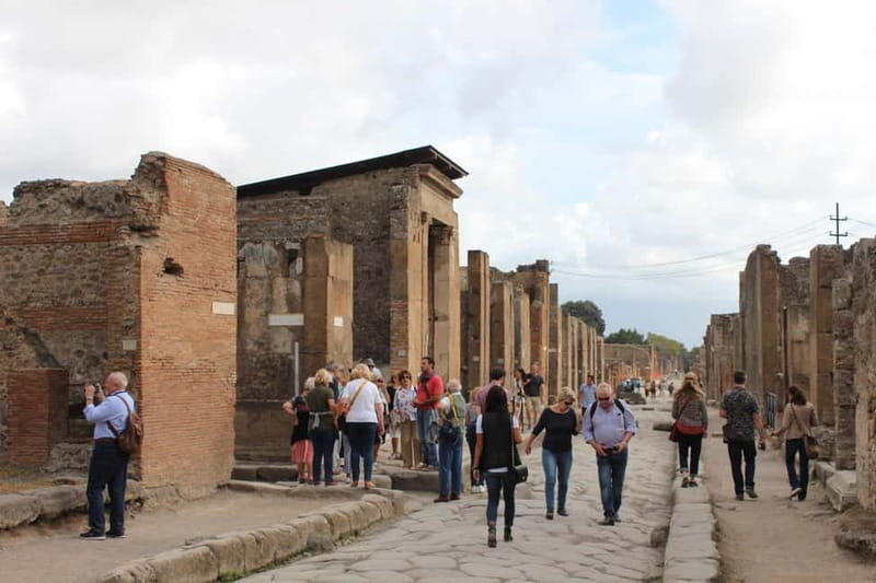 Pompeii: The Ultimate Skip-the-Line Archaeological Adventure - Navigating the Pompeii Ruins in 2 Hours
