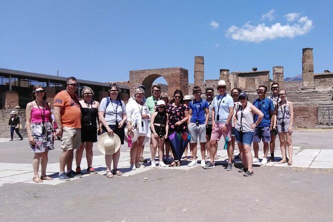Pompeii: walking tour with 3D glasses and with entrance ticket - FAQs