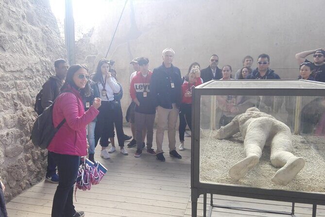Pompeii with Wine Tasting and Lunch from Naples - FAQs