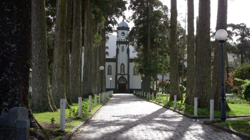 Ponta Delgada: Private Tour Sete Cidades Green e Blue Lakes - The Sum Up