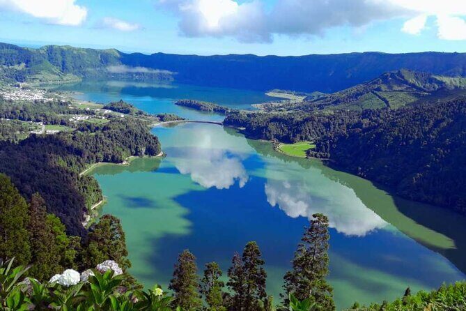 Ponta Delgada: Shore Excursion, Sete Cidades, Blue & Green Lake - Stop 1: Ananas Santo Antonio – A Sweet Introduction
