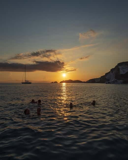 Ponza: Sunset by boat with aperitif and swim at Chiaia di Luna - FAQ