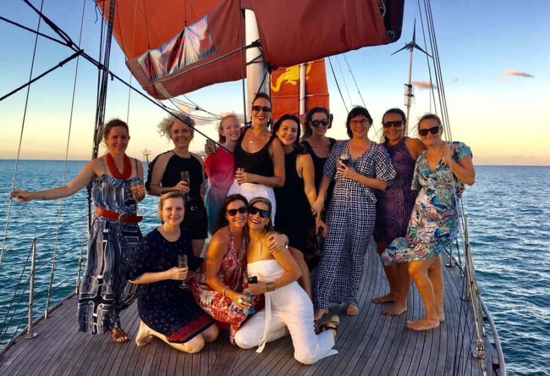 Port Douglas: Sunset Cruise on a Chinese Shaolin Junk Ship - Food and Drinks