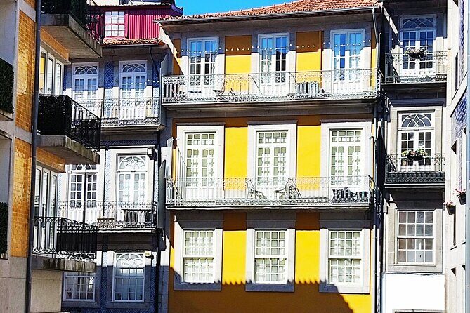 Port in 3 hours Photo & Flavors Secrets Tour - FAQ