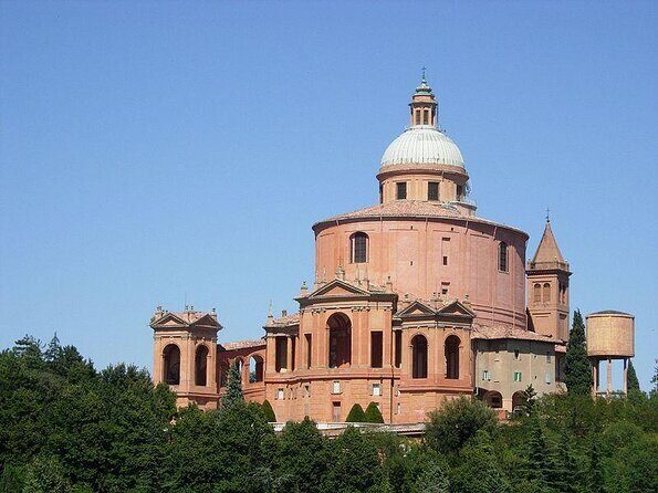 Porticoes of Bologna and Basilica San Luca Guided tour - Key Points