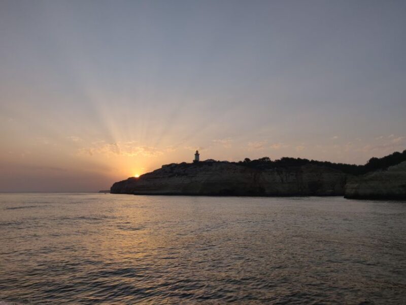 Portimão: Benagil Cave, Marinha Beach Speedboat -Small Group - Key Points