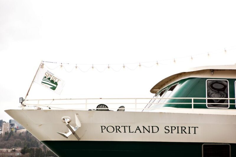 Portland: 2-hour Lunch Cruise on the Willamette River - An In-Depth Look at the Portland Willamette River Lunch Cruise