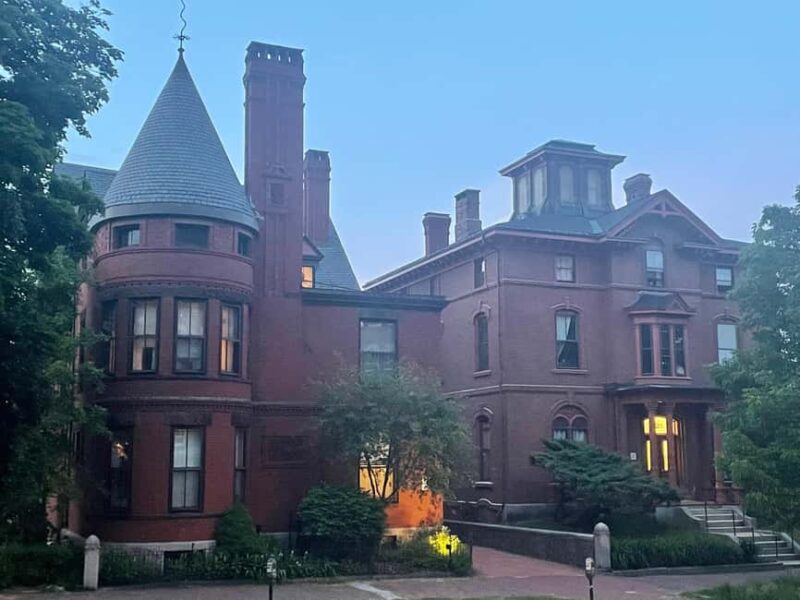 Portland: Ghost Walk - Portland: Ghost Walk – A Spooky Stroll Through Historic Maine