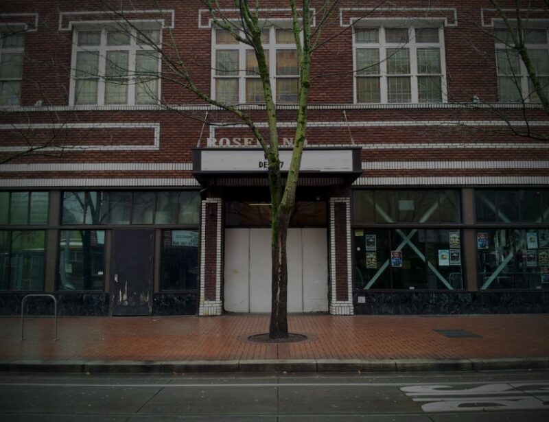Portland: Ghosts Boos and Booze Haunted Pub Crawl - An Authentic Portland Haunted Pub Crawl Experience
