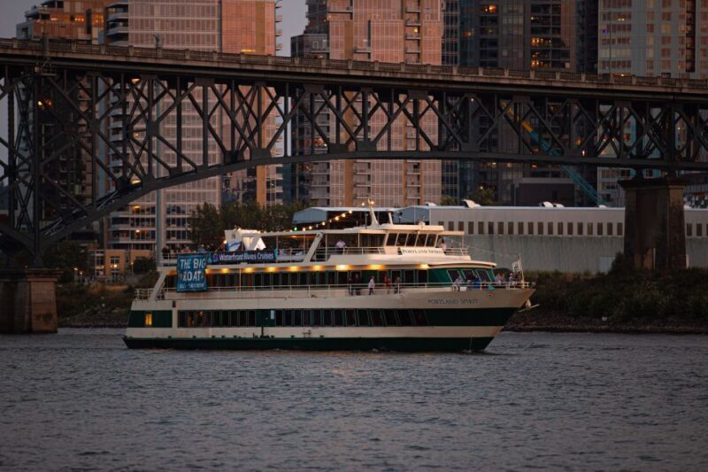 Portland: Willamette River 2.5-hour Dinner Cruise - The Sum Up