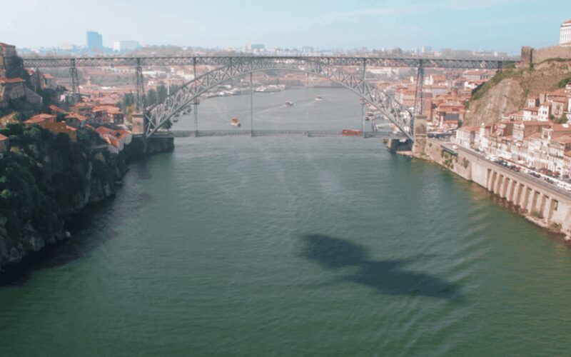 Porto: 5D Flight over de City for all family. - FAQs