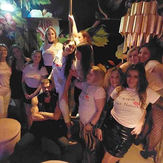 Porto: Bachelor Party offer of a Glass of Champagne or Drink - A Closer Look at the Experience