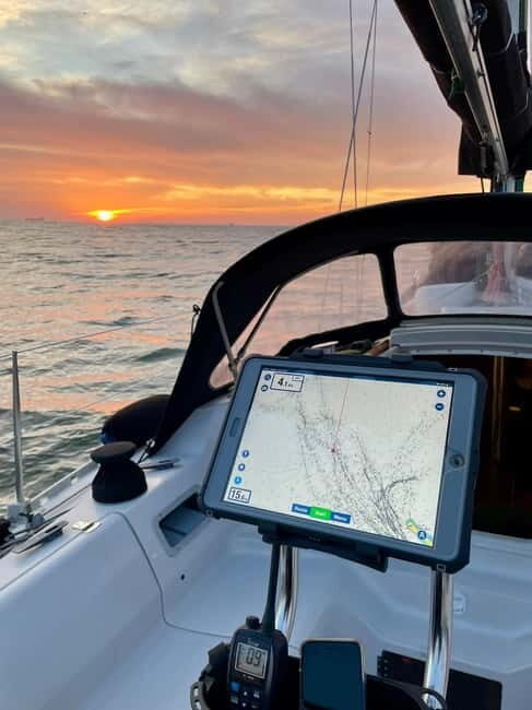 Porto: Best Exclusive Charming Sailboat Sunset - Setting the Scene: What’s Included and How it Works