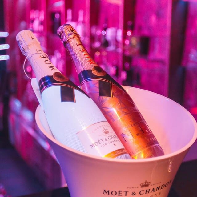 Porto: Cabaret & Pole Shows, offer a Glass of Champagne - Key Points