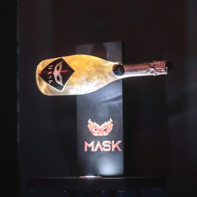 Porto: Cabaret & Pole Shows, offer a Glass of Champagne - VIP Area and Seating