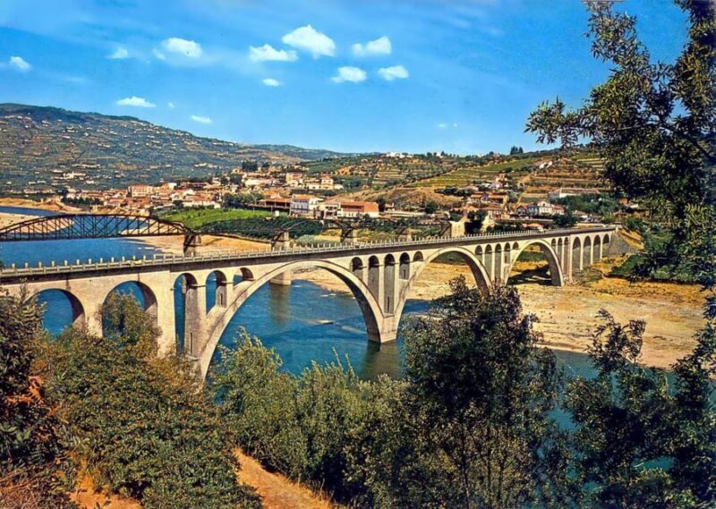 Porto: Douro Valley Wine Tour with Lunch, Tastings & Cruise - Authentic Portuguese Lunch with Wine Pairings