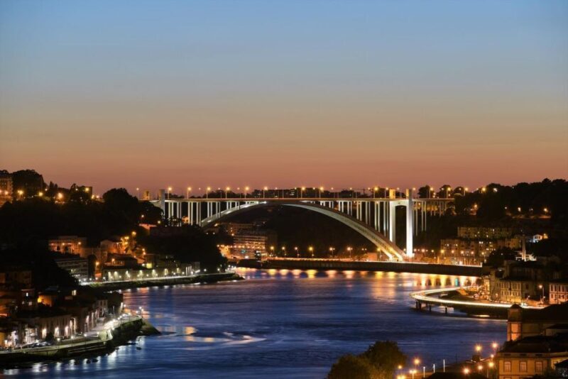 Porto Fado Night Show + Dinner - What Is the Porto Fado Night Show + Dinner?