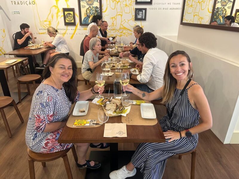 Porto: Food Walking Tour with Tastings and Wine - Key Points