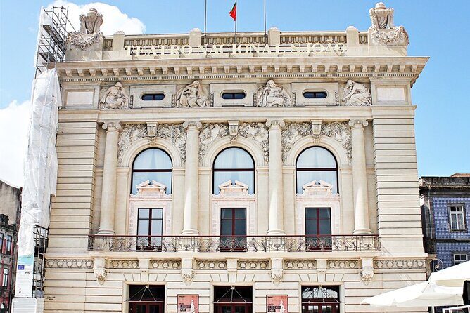 Porto (Gaia) Scavenger Hunt and Sights Self-Guided Tour - Practical details and value