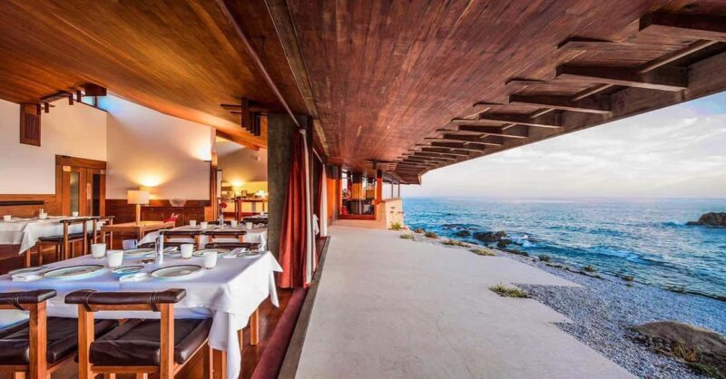 Porto: Gourmet gastronomic experience in a 2-Michelin-star restaurant - An Impeccable Setting with Architectural Flair