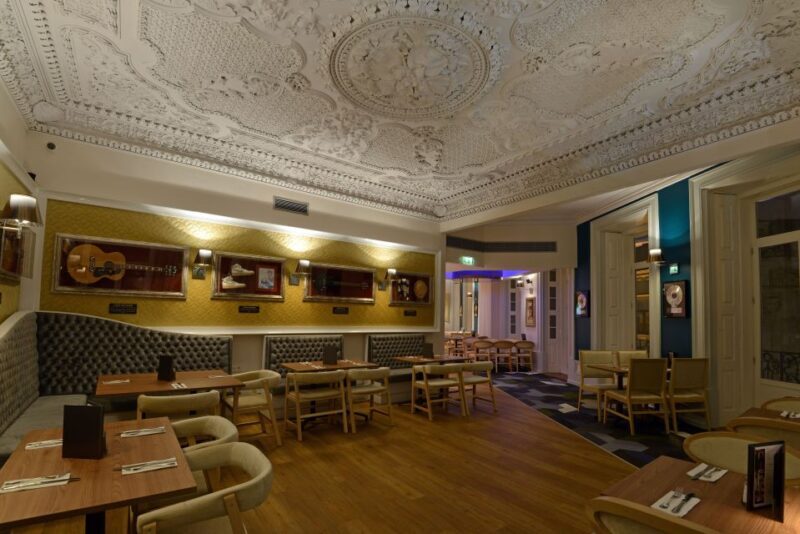 Porto: Hard Rock Cafe Skip-the-Line with Set Menu - The Sum Up