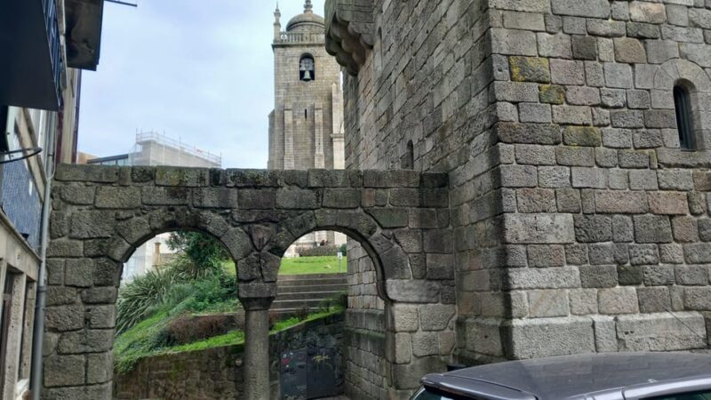 Porto Historic Center: Small Group Walking Tour & Cathedral - Key Points