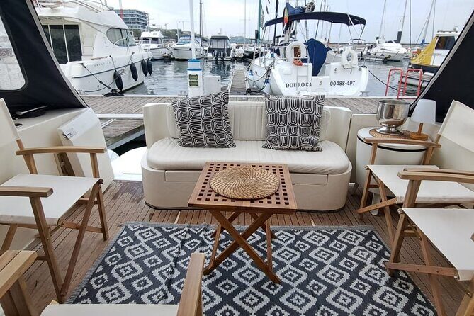 Porto: Luxury Yacht Tour of the 6 Bridges and Douro Natural Reserve - FAQs