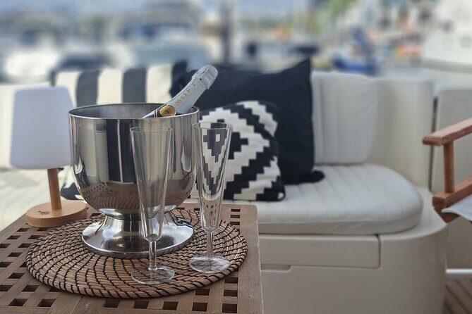 Porto: Luxury Yacht Tour on the Douro River - Sunset or Daytime - What Sets This Tour Apart?