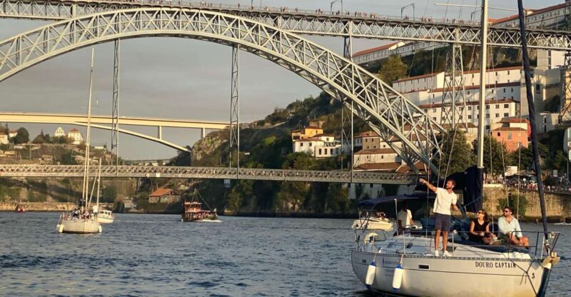 Porto: Private Douro River Charming Cruise w/wine tasting 8p - Key Points