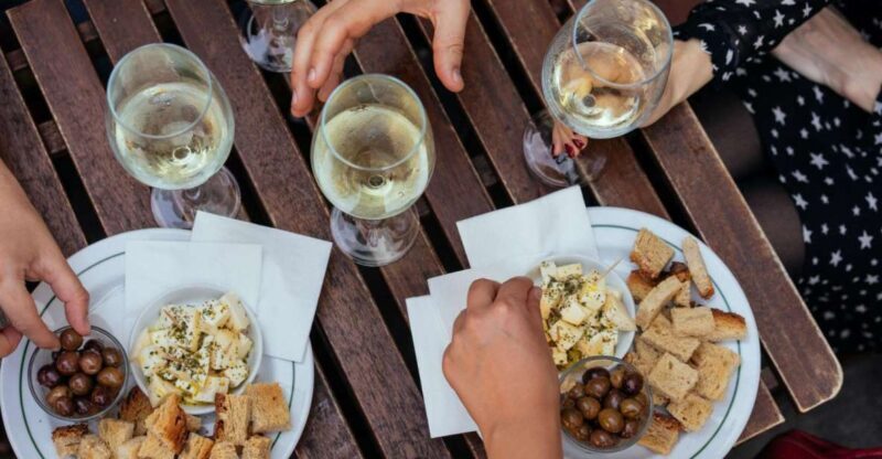 Porto: Private Evening Tour with Drinks & Bites - Key Points