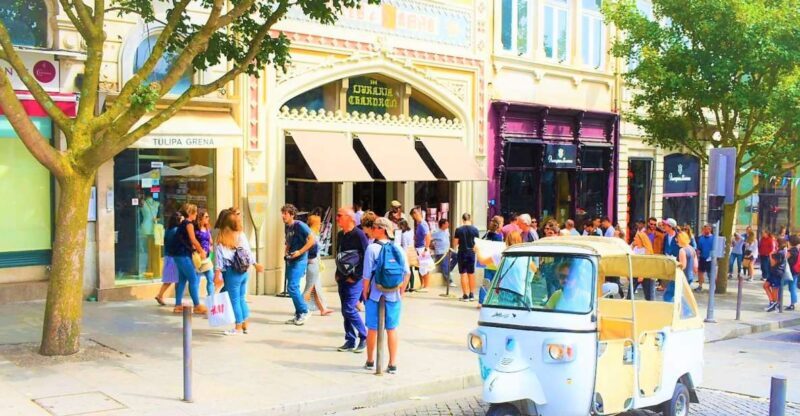 Porto: Private Tuk-Tuk Tour with Short Walks and Wine - Starting Point and Overall Structure