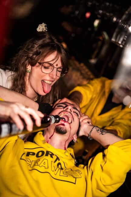 Porto: Pub Crawl with 7 drinks, Games, and VIP Club Entry - The Social Side and Guides