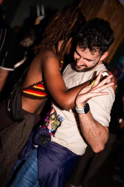 Porto: Pub Crawl with 7 drinks, Games, and VIP Club Entry - Timing and Group Size