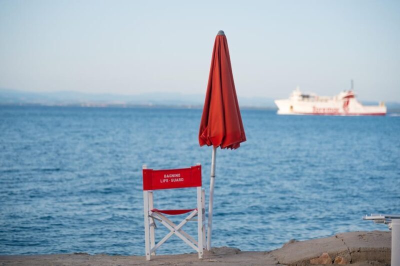 Porto Santo Stefano: La Caletta beach club - Cocktails under the umbrella - The Experience of Relaxing with Cocktails