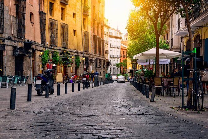 Porto to Madrid Up to 3 Stops: Aveiro, Salamanca & Ávila - FAQ