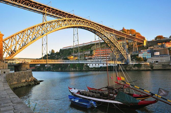 Porto: tour City views on the Douro River with welcome drink - Key Points